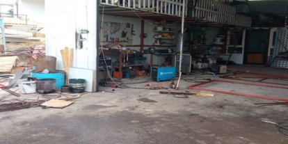 Tinerle sobayı tutuşturmaya çalışırken alevlerin içerisinde kalan 2 kişi yaralandı