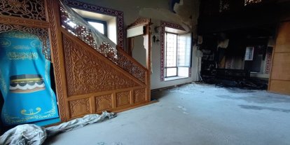 Bitlis’te çıkan yangında cami kullanılmaz hale geldi