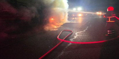 Şanlıurfa'da salça yüklü tır yangında küle döndü