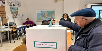 İtalya'da halk üç büyük bölgesinde seçim için sandık başında