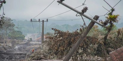 Endonezya'nın Semeru Dağı yine patladı