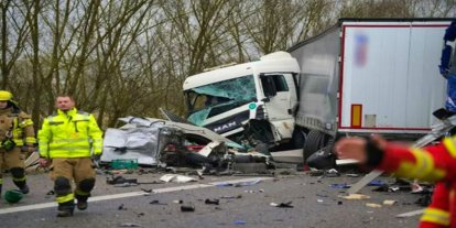 Almanya'da kar yağışı sonrası meydana gelen trafik kazasında 3 ölü