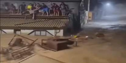 Endonezya'daki aşırı yağışlarda ölü sayısı 300'ü aştı