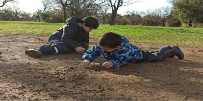 Çocuklar mikroplarla doğal yollarla tanışmalı!