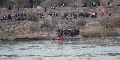 Cizre’de terliğini almak isterken nehre düşen çocuk kayboldu