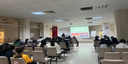 Kız öğrencilere "madde bağımlılığı" semineri