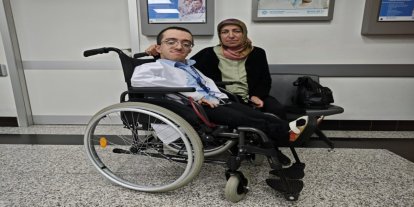 Engelleri aştı hayaline ulaştı: Doğuştan cam kemik hastası Hamza, beyaz önlüğüne kavuştu