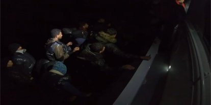 İzmir açıklarında 31 düzensiz göçmen yakalandı