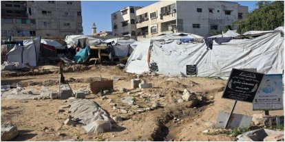 Gazze'de mezarlıkta yaşam: Yerinden edilen aileler barınacak yer bulamıyor