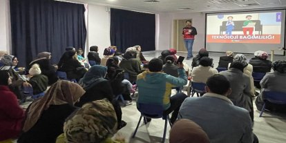 Batman'da velilere "teknoloji bağımlılığı" eğitimi verildi