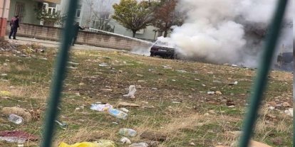 Siirt'te park halindeki araç alev alev yandı