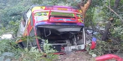 Hindistan'da otobüs uçuruma yuvarladı: 9 ölü 26 yaralı