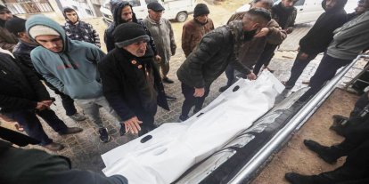 Gazze'de hava saldırıları ve yıkımlar: Bir şehit