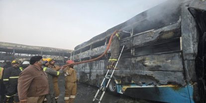 Hindistan'da zincirleme trafik kazası: 15 ölü 48 yaralı