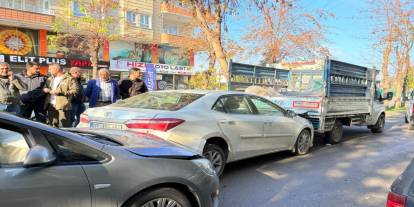 Batman'da zincirleme trafik kazası: 2 otomobil hasar gördü