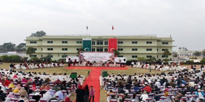 Pakistan'da toplu düğün: 43 çift evlendi