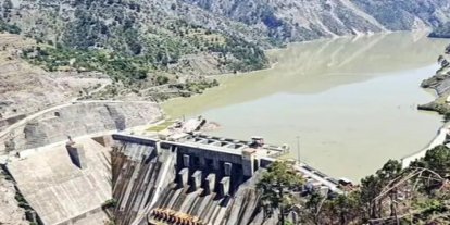 Hindistan, Pakistan'a giden suyu kesti