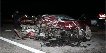 Polisin "dur" ihtarına uyman araç kaza yaptı: 5 ölü, bir yaralı