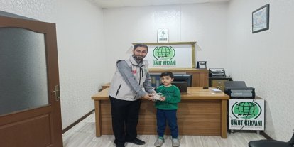 Küçük Muhammed kumbarasındaki parayı Gazze'ye bağışladı