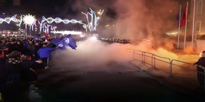 Arnavutluk'ta yolsuzluk protestolarında hükümetin istifasını talep ediyor