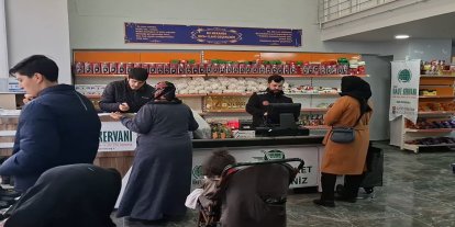 Umut Kervanı Van’da Regaib Kandili vesilesiyle onlarca aileyi sevindirdi