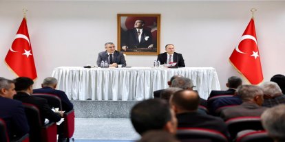 Mersin Valisi Atilla Toros, Toroslar ilçesi muhtarlarıyla bir araya geldi