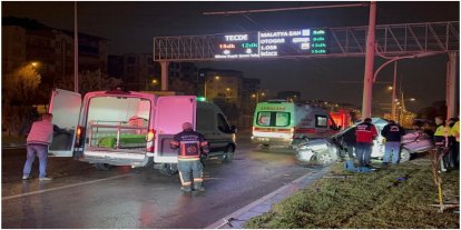 Trambüs direğine çarpan araçta bir kişi hayatını kaybetti