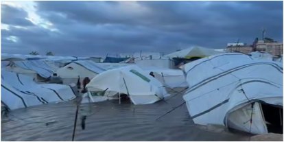 Han Yunus’ta çadırlar fırtına ve deniz suyuyla yerinden söküldü