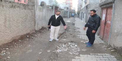 Batman'da mahalle sakinlerinden yol tepkisi: Altyapı sonrası yollarımız unutuldu