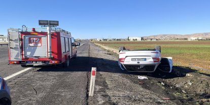 Mardin’de otomobil takla attı: 2 yaralı