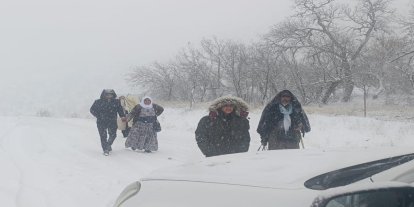 Siirt’te hasta vatandaş, ambulans ve mahsur kalan araçlar kurtarıldı
