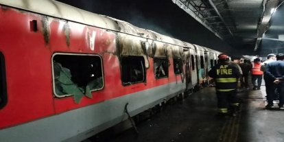 Hindistan'da trende yangın: 1 ölü