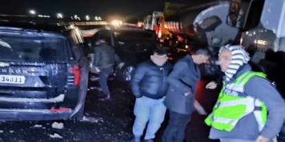 Mardin’de 7 araç kayganlaşan yolda zincirleme kazaya karıştı