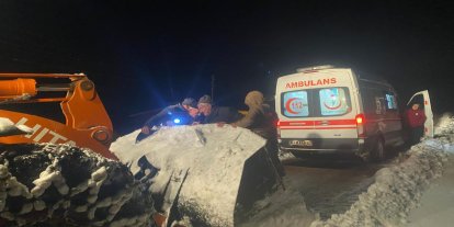 Hasankeyf'te mahsur kalan 80 yaşındaki vatandaş kurtarıldı