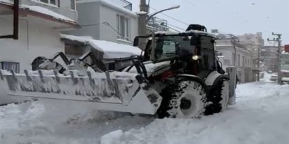 Kayapınar'da karla mücadele aralıksız sürüyor