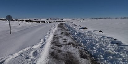 Diyarbakır'da belediyenin açmadığı yolu mahalleli kendi imkanlarıyla açtı