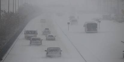 Yoğun kar yağışı Diyarbakır’da yolları kapattı