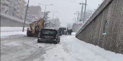 Bu görüntülerin ardından ofis alt geçidi ulaşıma kapandı
