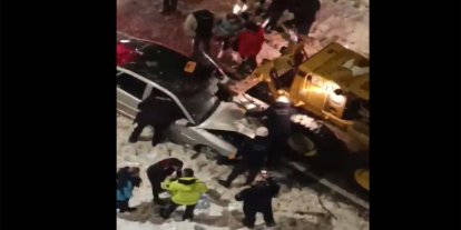 Şanlıurfa’da kar temizleme aracına çarpan otomobilde bir kişi ağır yaralandı