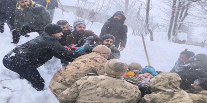 Van’da evler çığ altında kaldı, bir kadın kurtarıldı