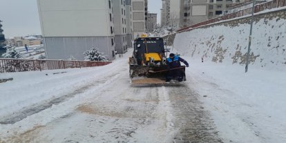 Malatya'da kar yağışı 2 gündür devam ediyor, ekipler gece gündüz çalışıyor
