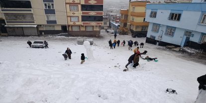Gaziantep’te yoğun kar yağışı çocuklara eğlence oldu