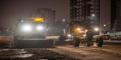 Malatya'da açılan yollar, yoğun kar yağışı nedeniyle tekrar kapanıyor