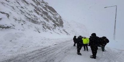 Hakkari’de kar kalınlığı 2 metreyi aştı