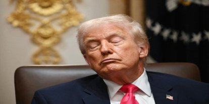 Trump elindeki morlukları açıkladı: "Uyumadım, sadece dinleniyordum"