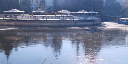 Eskişehir’de dondurucu soğuk: Porsuk Çayı buz tuttu