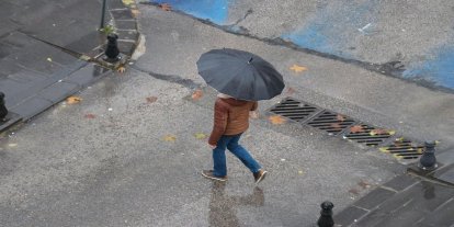 Ülkenin batı ve kuzeyi için kuvvetli yağış ve fırtına uyarısı