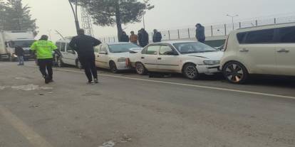 Batman'da 5 otomobil zincirleme kazaya karıştı