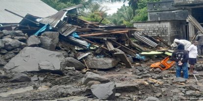 Endonezya'nın doğusunda meydana gelen ani sellerde ölü sayısı 16'ya yükseldi