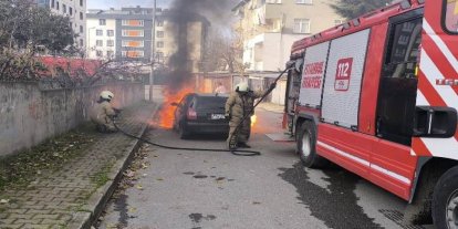 Sultanbeyli’de park halindeki araçta yangın çıktı